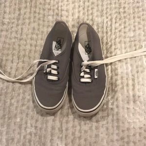 kid’s grey vans